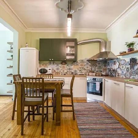 Top Central 2 Bedroom Next To Ndk Apartment *