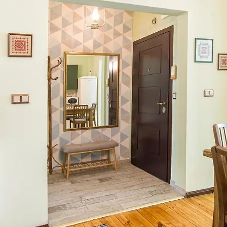 Top Central 2 Bedroom Next To Ndk