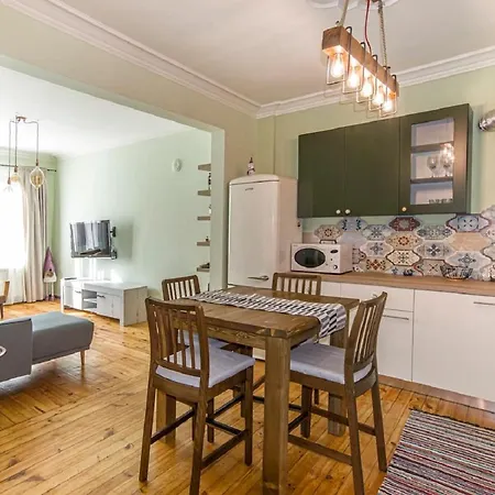 Top Central 2 Bedroom Next To Ndk Apartament *