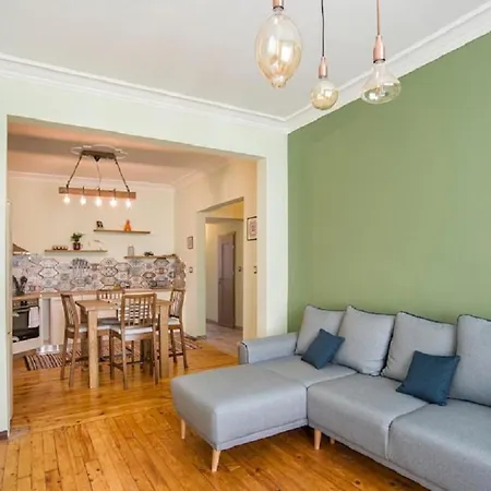 Top Central 2 Bedroom Next To Ndk